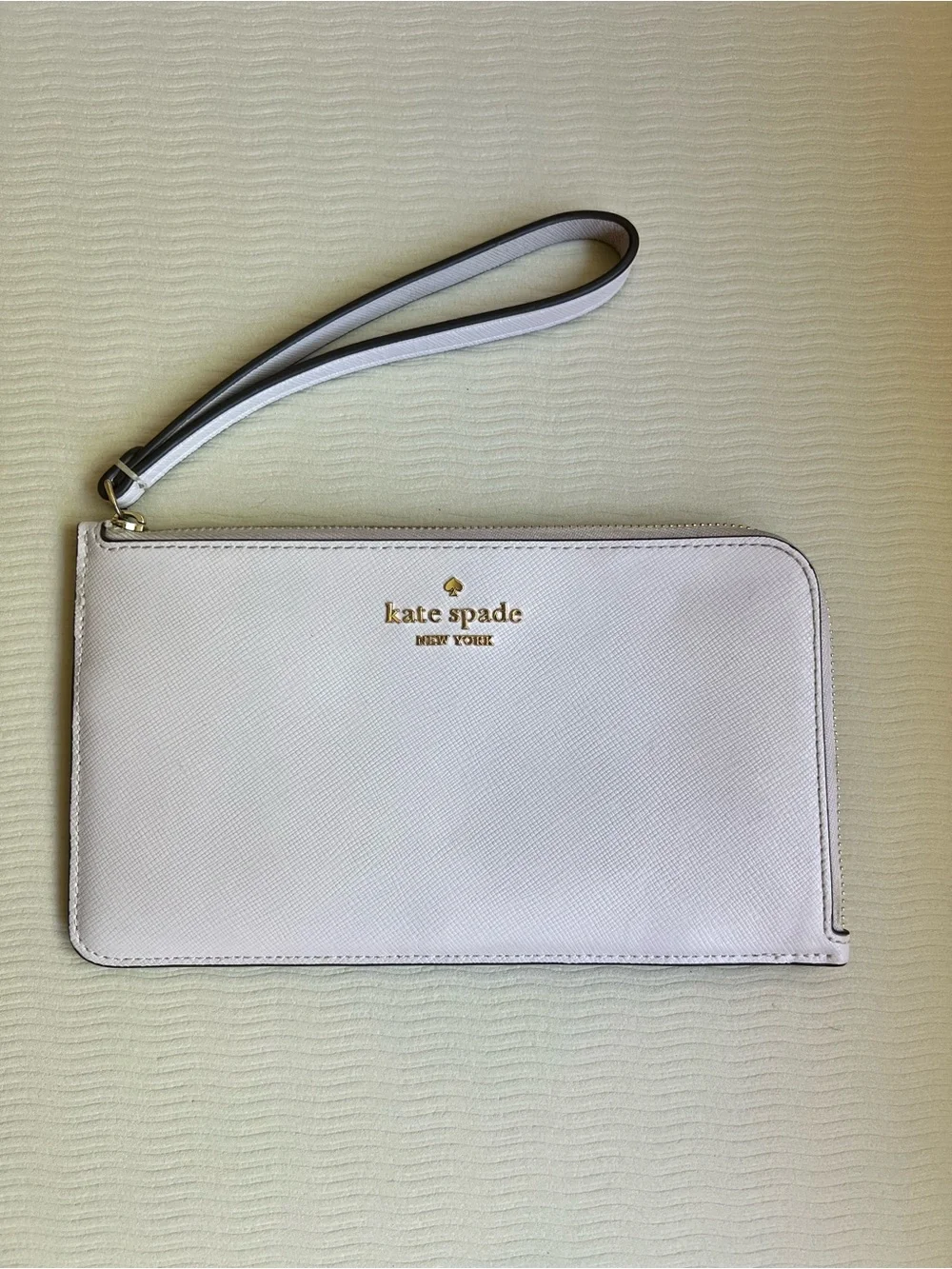 Kate Spade New York Lucy Medium L-Zip Wristlet – Pale Lavender
